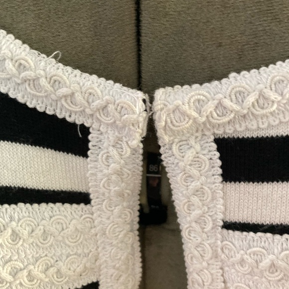 Black and White striped cropped sweater - Picture 3 of 5